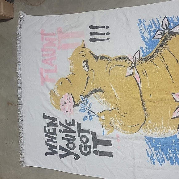 Big beautiful hippo "when you've got it flaunt it!!!" Beach towel vintage - Picture 2 of 4